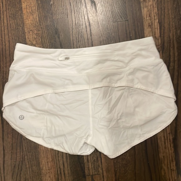 Lululemon White Speed Up Shorts Size 4 - Picture 2 of 3